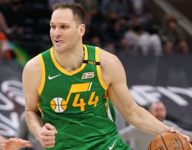 从清晨波士顿凯尔特人调整名单以备法甲到纽卡斯尔迎荷甲关键赛，赛后犹他爵士调整名单以备欧篮联